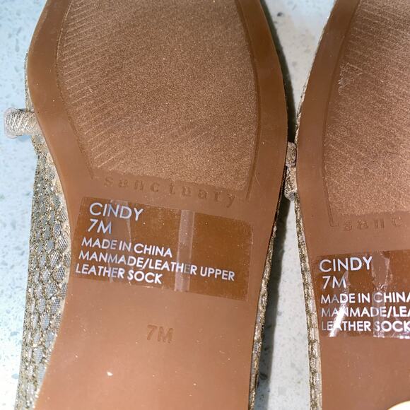 RE: Sanctuary Women’s 7 Mary Jane Ballet Flat w Cushioned Flexible Footbed, Gold - Picture 6 of 9